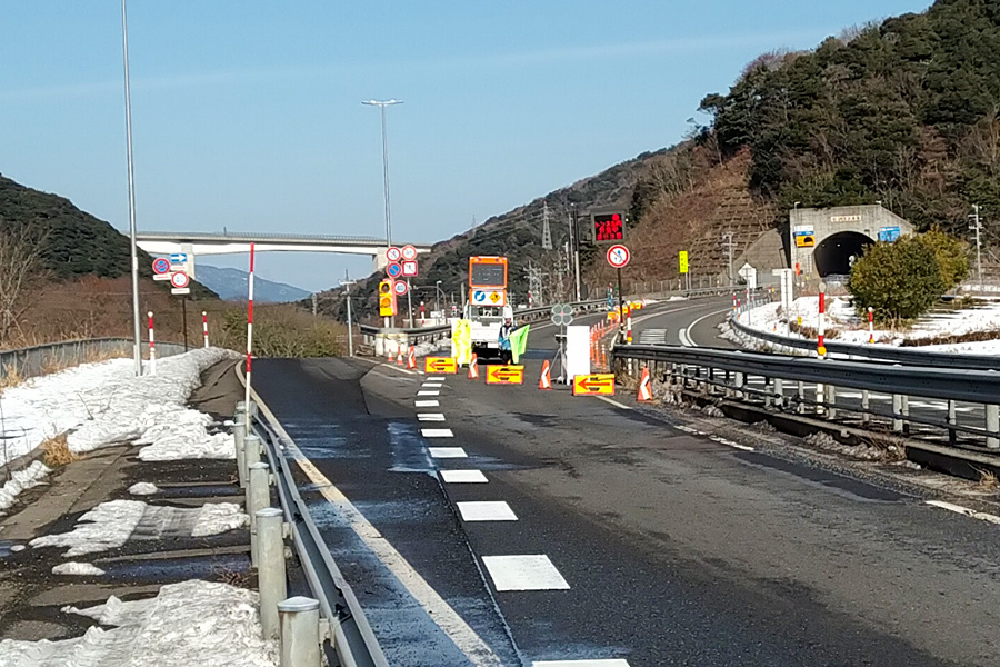 国道8号嶺南地区区画線整備工事
